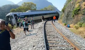 Descarrilamiento del tren Transístmico deja 13 muertos en México