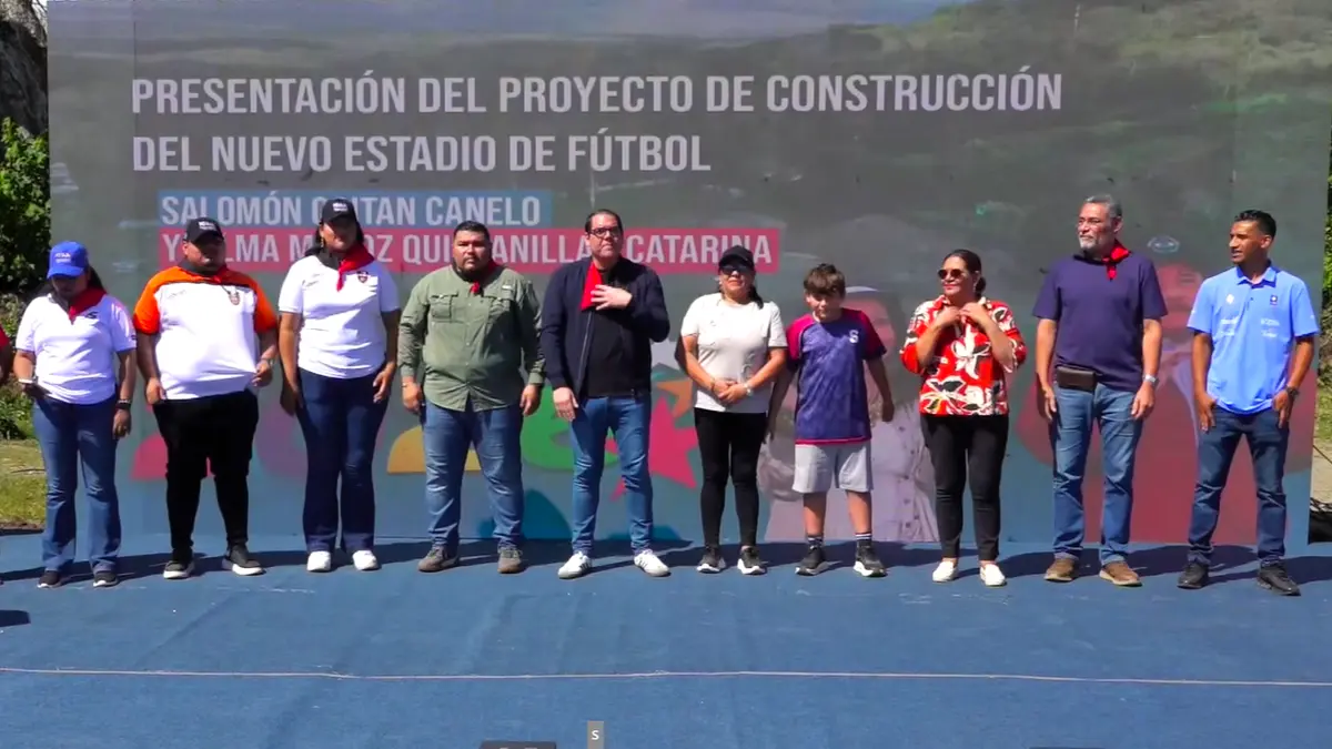 Autoridades dan inicio a la construcción del estadio de fútbol de Catarina
