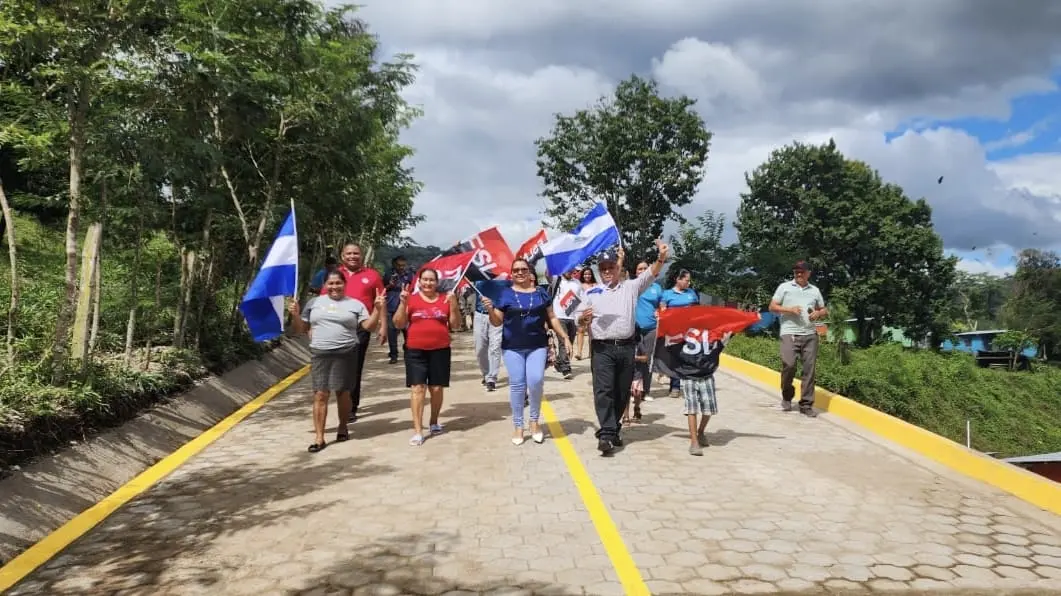 Mejoran acceso vial en Wiwilí con nueva calle adoquinada para familias protagonistas