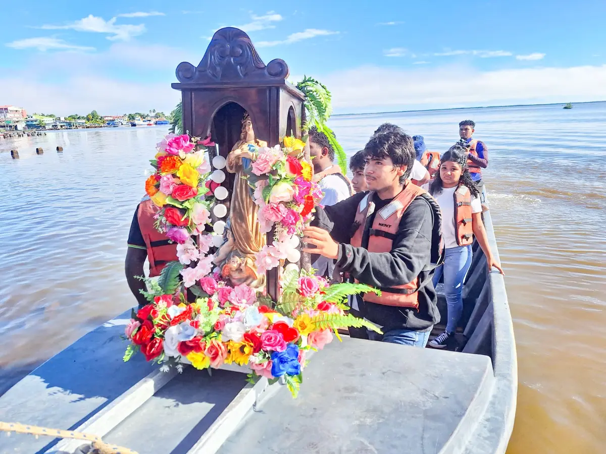 La bahía de Bluefields se llenó de fe con la purísima acuática