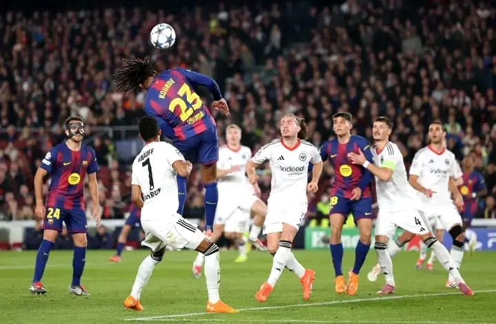 Koundé salva al Barcelona y mantiene viva la ilusión en Champions