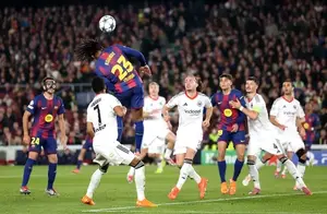 Koundé salva al Barcelona y mantiene viva la ilusión en Champions