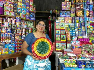 Tradición decembrina impulsa ventas de juegos artificiales en Masaya
