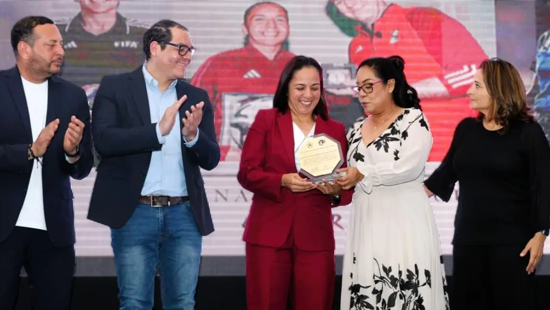 Nicaragua honra a Tatiana Guzmán por su aporte al fútbol femenino