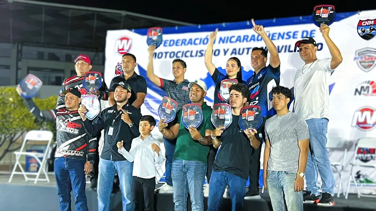 FENIMA presenta exhibición navideña de autos y Drift Mania