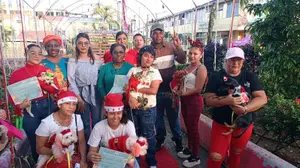 Mascotas y familias protagonizan desfile navideño en Bluefields