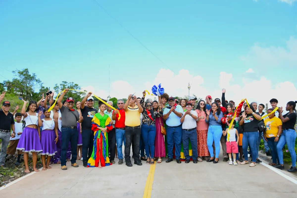Nueva calle de concreto fortalece la conexión y bienestar en San Mateo y San Pedro