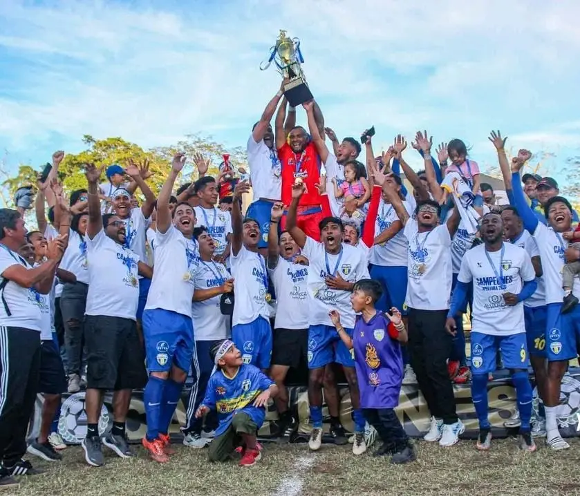 Carazo consolida su dominio en el fútbol nacional