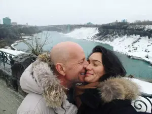 Esposa de Bruce Willis explica cambios en Thanksgiving por la condición del actor