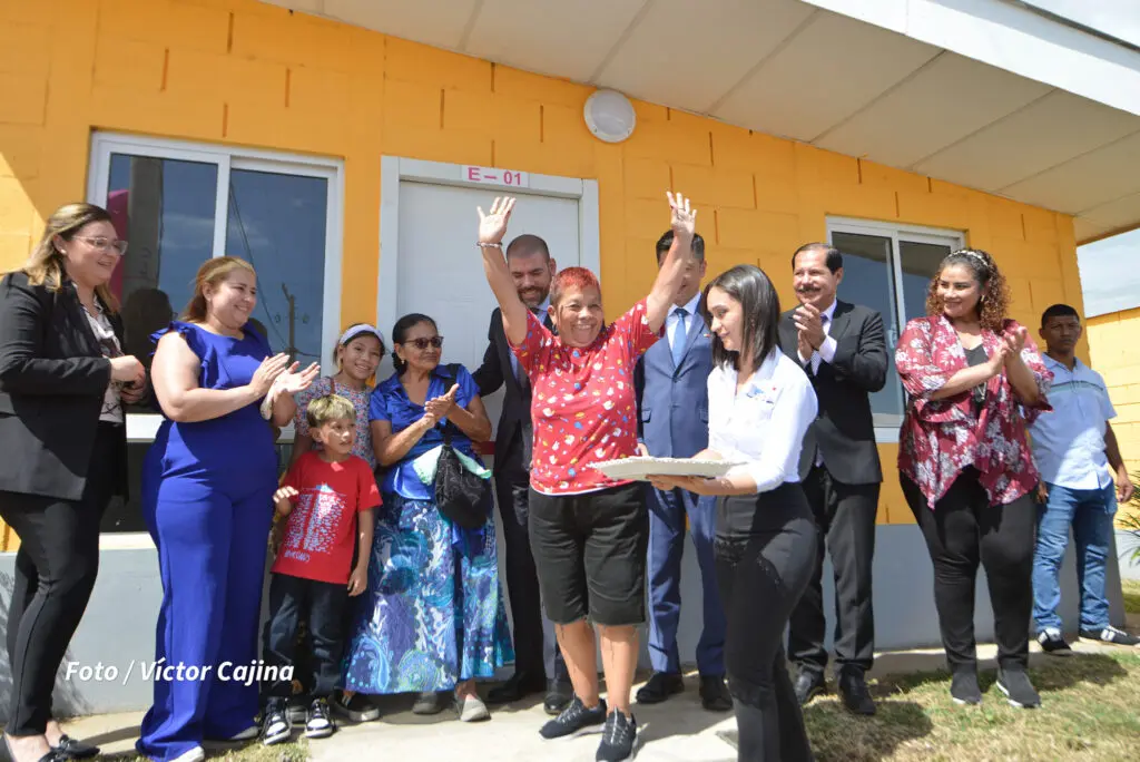 Nicaragua entrega 105 viviendas con apoyo de la República Popular China