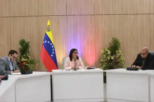 La presidenta encargada, Delcy Rodríguez, afirma que Venezuela «es un pueblo que no se rinde ni se entrega»