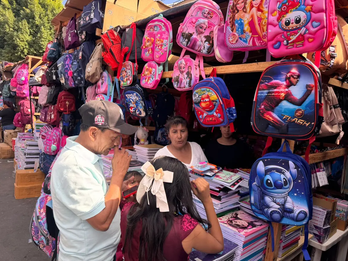 Mercado Central de Chinandega ofrece variedad de útiles escolares para el Ciclo 2026
