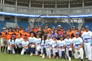 Delegación japonesa «Yuriumi Giants» realiza clínica de béisbol femenino