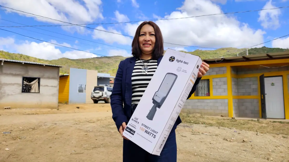 Avanza electrificación en el complejo habitacional Bismark Martínez en Ocotal