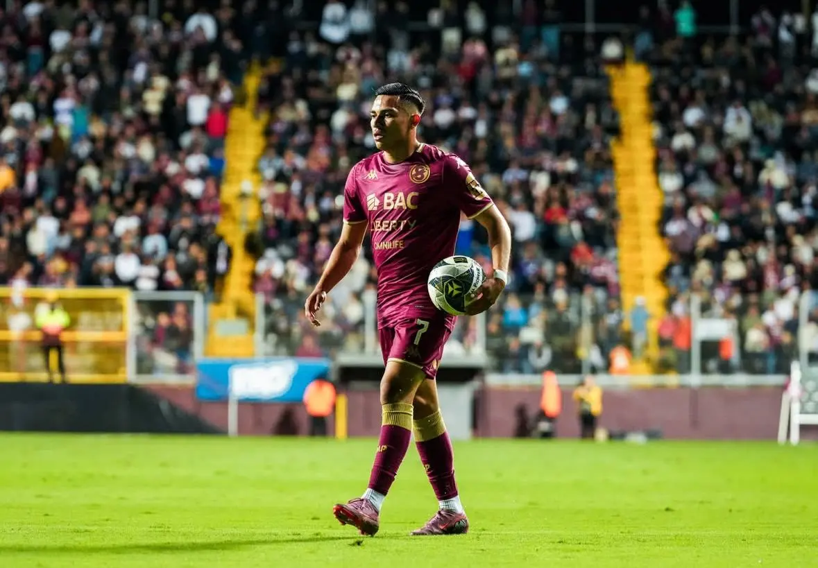 Bancy Hernández debuta y se roba el show con Saprissa