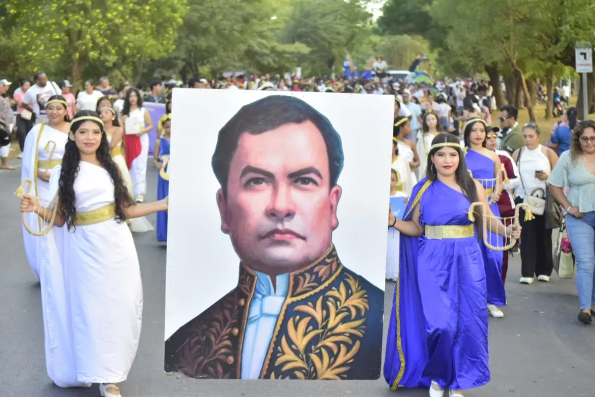 León se llena de arte y orgullo nacional en el Desfile Dariano 2026