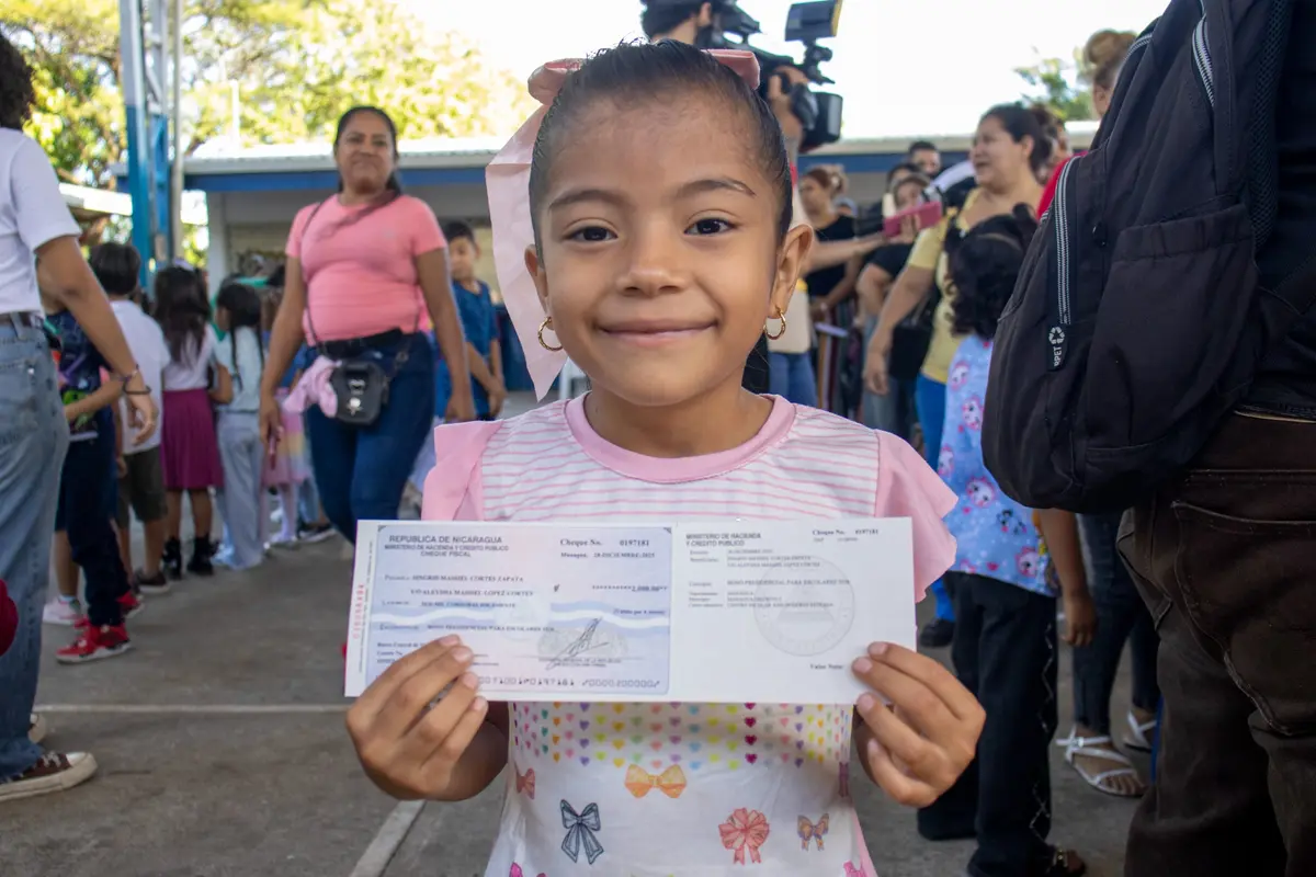 Más estudiantes reciben Bono Presidencial en Managua