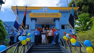 Familias de El Rosario reciben moderna estación de la Policía Nacional
