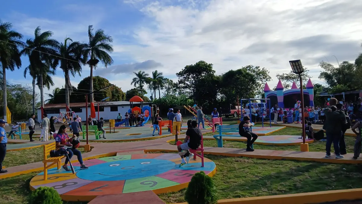 Mimados de la Revolución disfrutan nuevo parque infantil en La Paz, Carazo