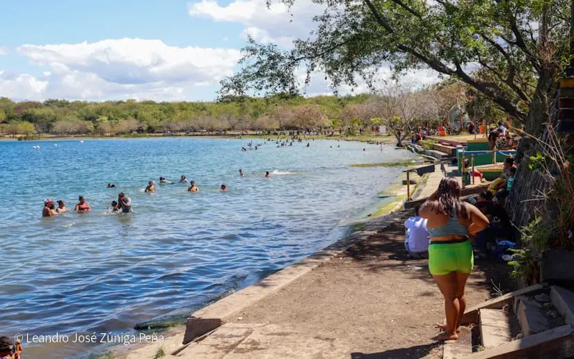 Familias disfrutan de un domingo tranquilo en el Centro Turístico de Xiloá