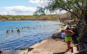 Familias disfrutan de un domingo tranquilo en el Centro Turístico de Xiloá