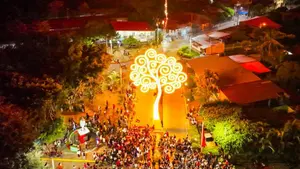 Árbol de la Vida ilumina la celebración de 19 años de Pueblo Presidente en Niquinohomo