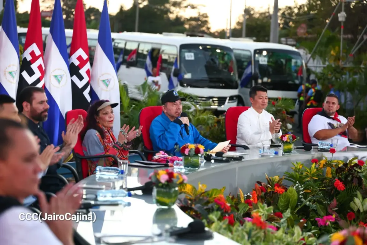 Más de 1,400 unidades de buses garantizan el bienestar de las familias