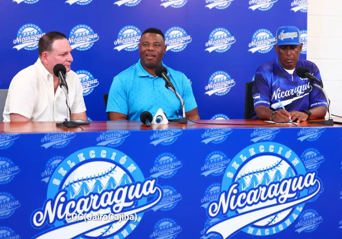 Niñez de Managua aprende béisbol con Ken Griffey Jr