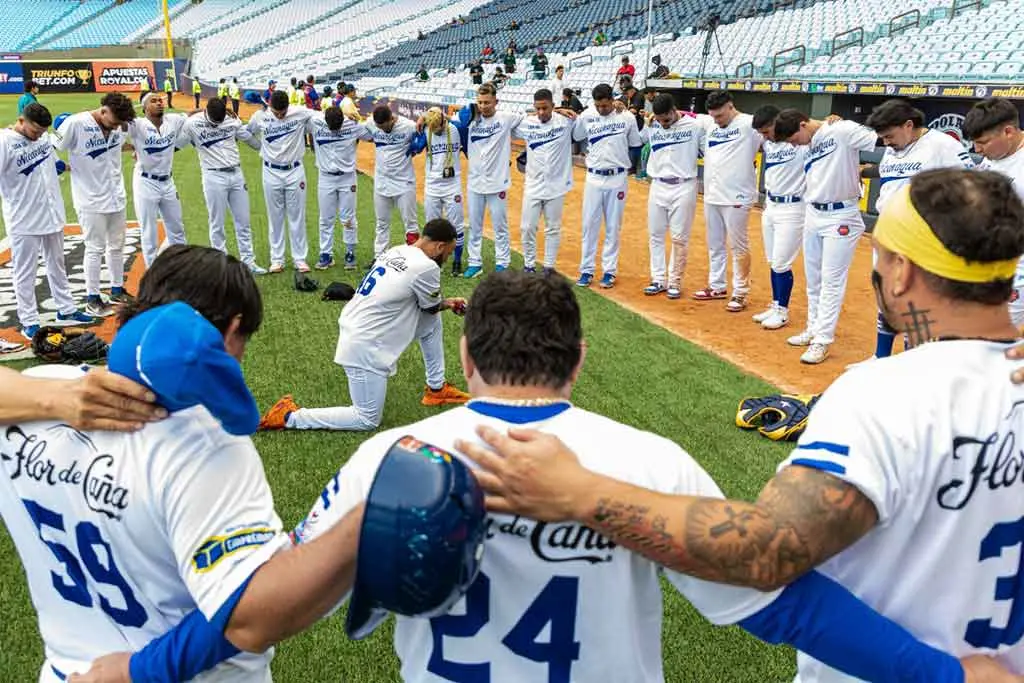 Leones de León esperan su destino en la Serie de las Américas