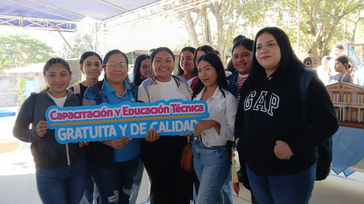 Carazo da la bienvenida a miles de jóvenes en inicio del ciclo técnico