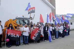 Jalapa refuerza trabajos municipales con nuevo minicargador