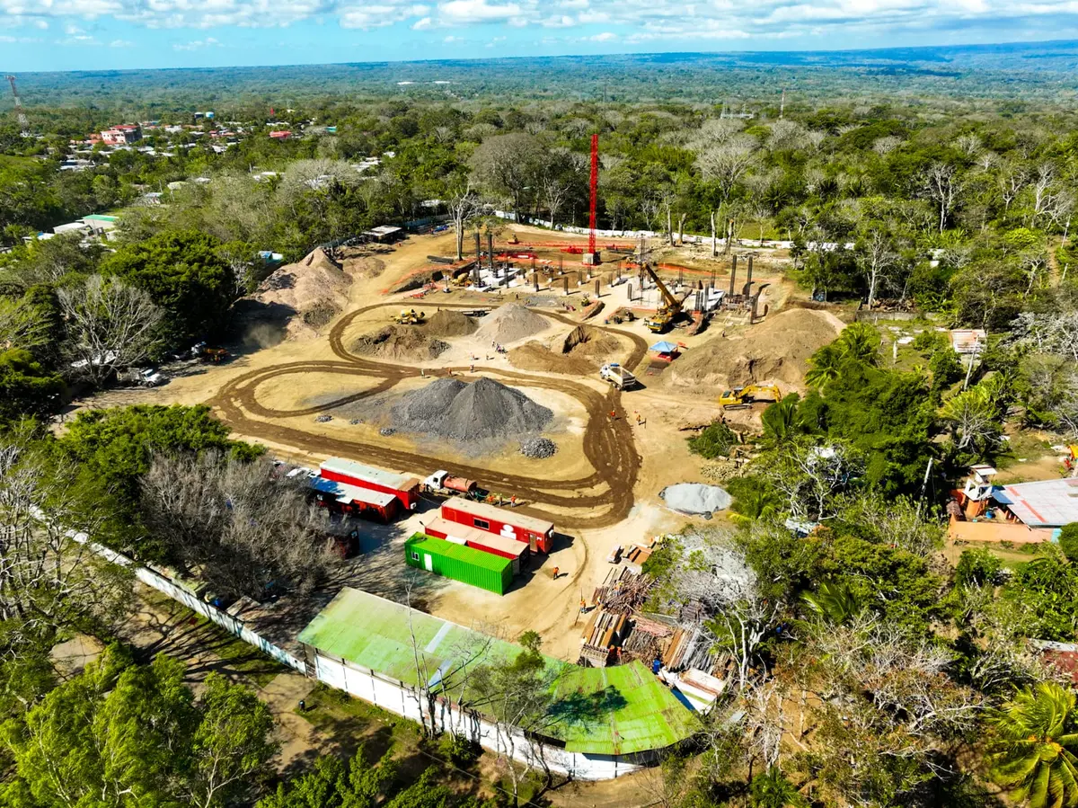 Obras del estadio de fútbol en Catarina muestran importantes avances