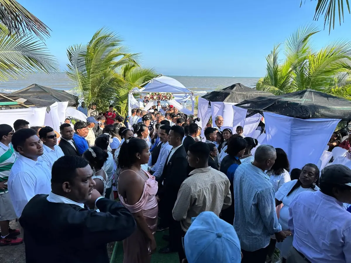 Frente al mar, 42 parejas sellaron su amor en Bilwi