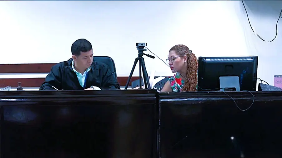 Capturan a dos presuntos delincuentes por intimidación con cuchillo