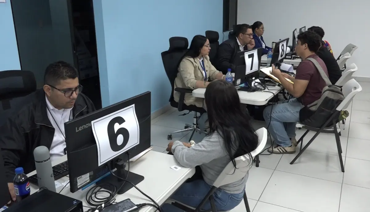 Más de 10 mil jóvenes solicitan becas universitarias del pueblo presidente
