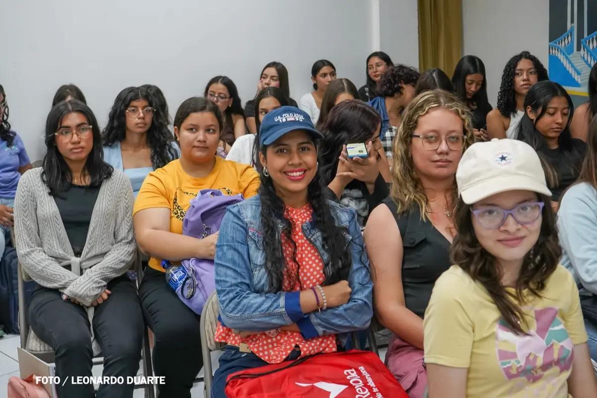 Conversatorio destaca protagonismo de las mujeres en el cuido de los recursos naturales