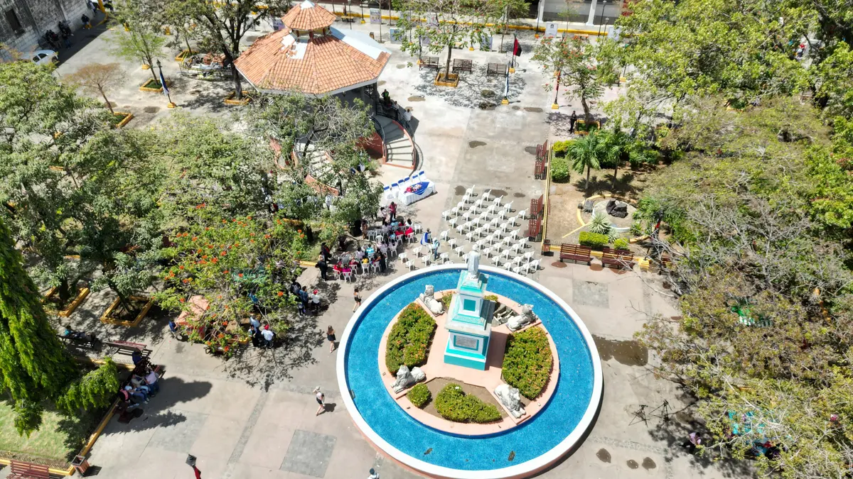León: inauguran obras de mejoramiento de la Plaza Parque Juan José Quezada