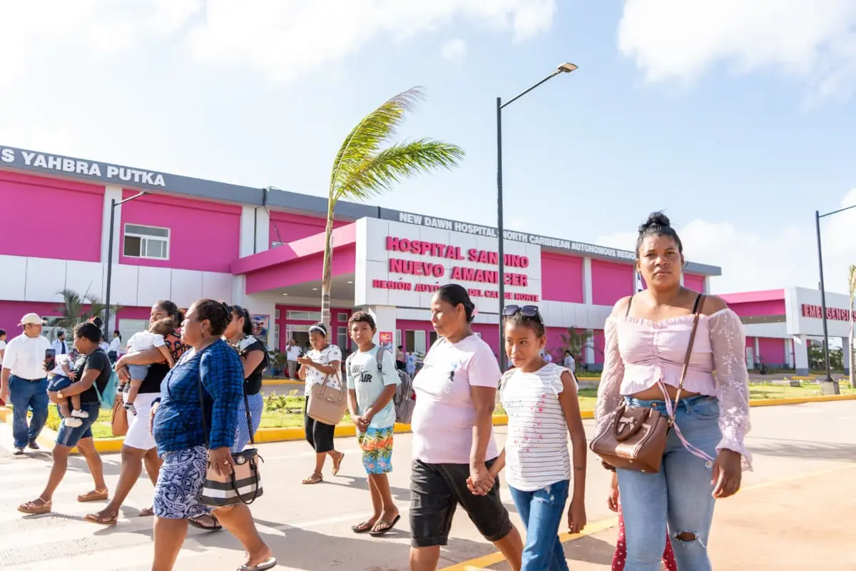 Hospital Nuevo Amanecer realiza Feria de Salud para honrar a las mujeres en su día