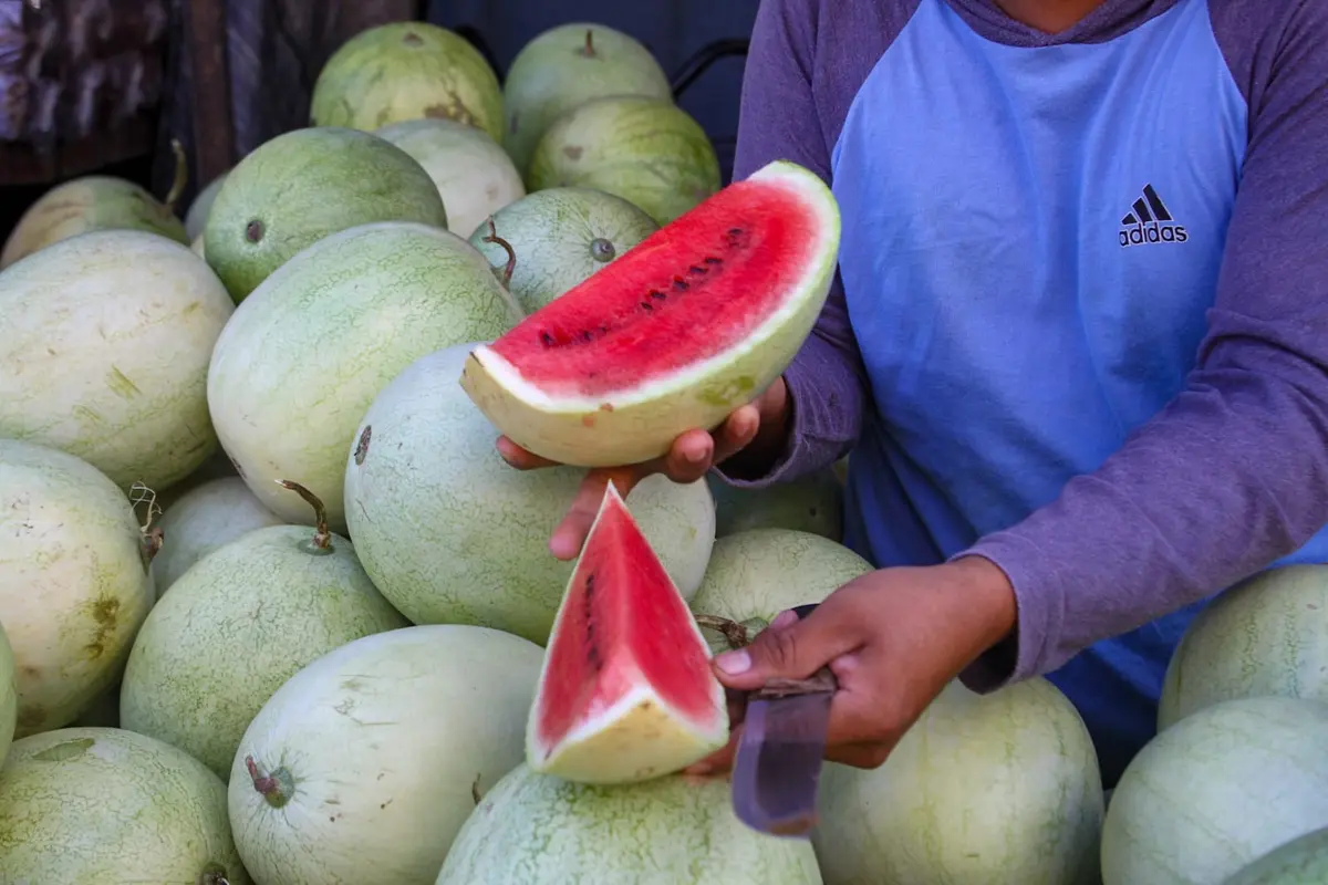 Frutas, dulces y tradición: el Mercado Ernesto Fernández celebra la Semana Santa