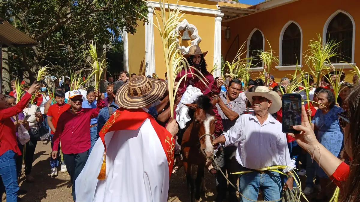 Fieles de Carazo celebran el Domingo de Ramos con tradición y devoción