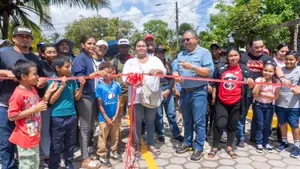 Familias de Bilwi estrenan nuevas calles adoquinadas en barrio Aeropuerto