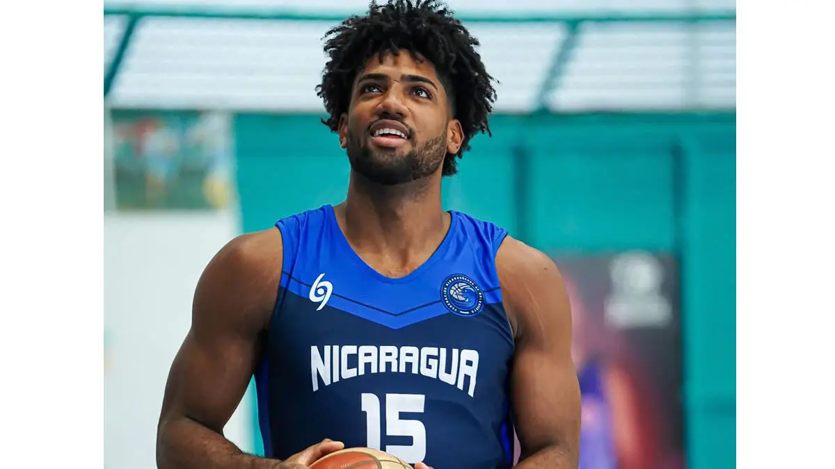Norchad Omier hace historia como primer nicaragüense en debutar en la NBA