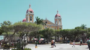 Granada: familia disfrutan de las bellezas que posee la gran sultana