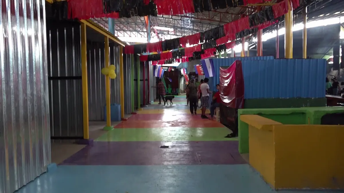 Inauguran mejoras en el galerón de los plásticos en la zona II del Mercado Oriental