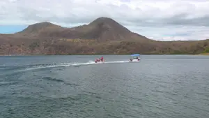 Familias disfrutan la Laguna de Xiloá este fin de semana