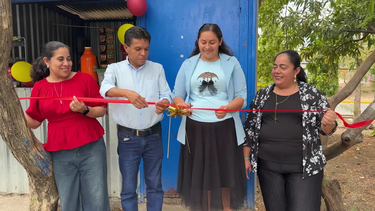 Dinora Ruiz, una emprendedora y decidida, inauguró su cafetín ‘Bendición de Dios’
