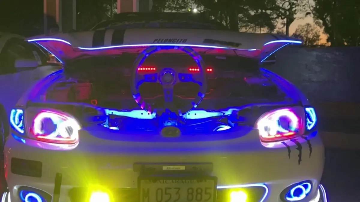 Familias de El Rosario disfrutaron de exhibición de autos modificados