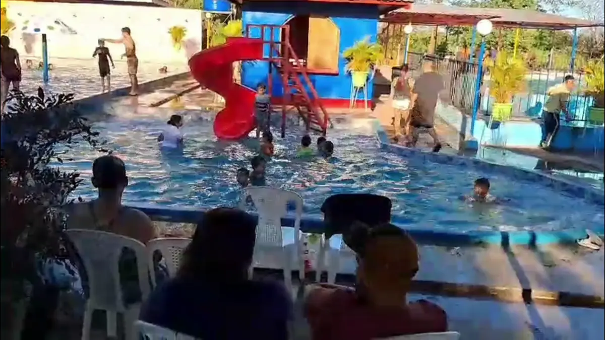 Familias disfrutan del parque acuático “Mimados de la Revolución” en Santa Teresa