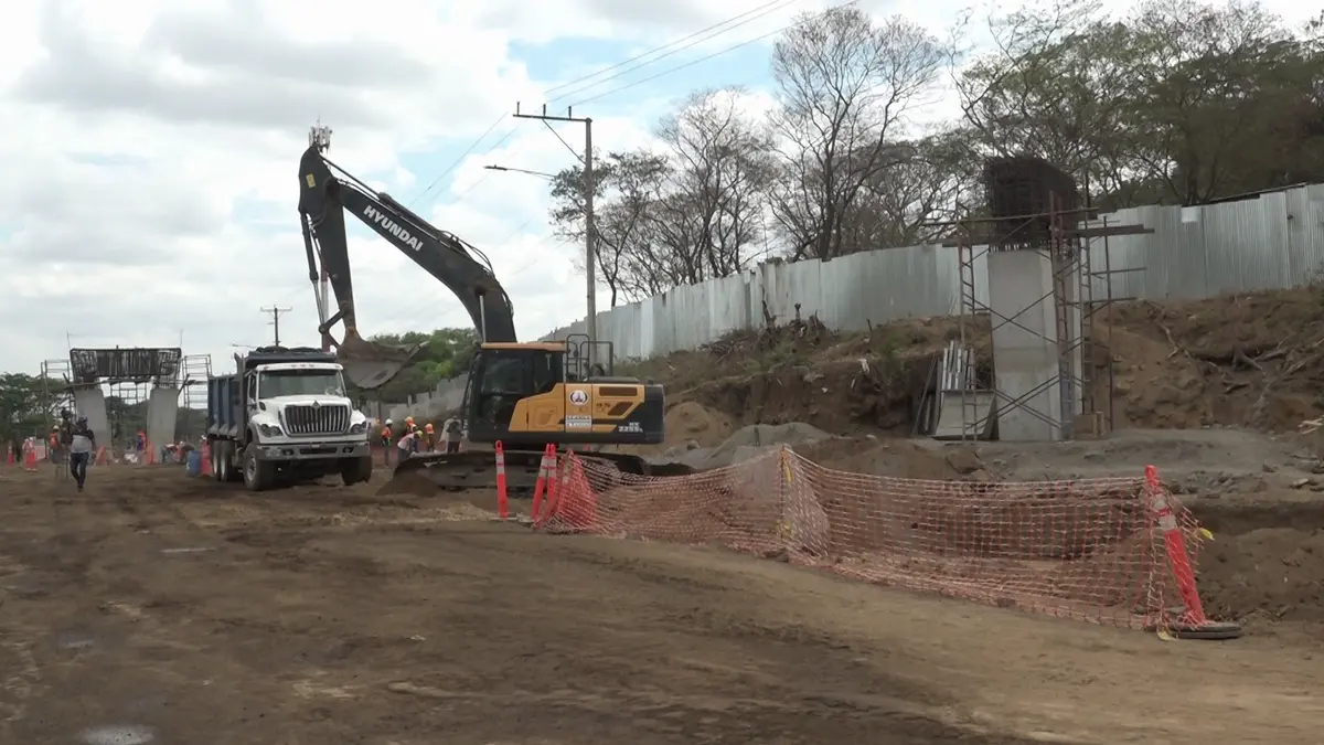 Avanzan el 20% las obras de construcción del paso a desnivel de la Carretera Sur