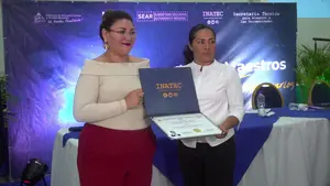 Maestros se gradúan como técnicos especialistas en didáctica del inglés